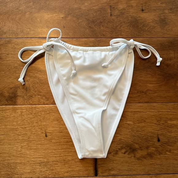 PLT 3pc white bikini and sarong set - Picture 7 of 8